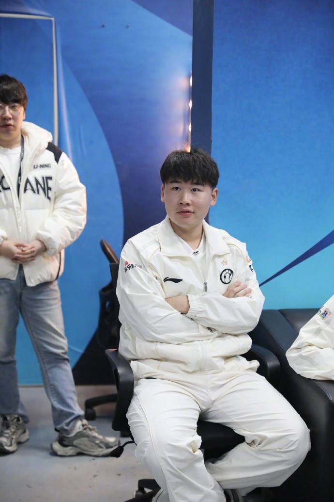 不敌WBG后IG发布赛场返图：折锋未折气，敛志更砺心