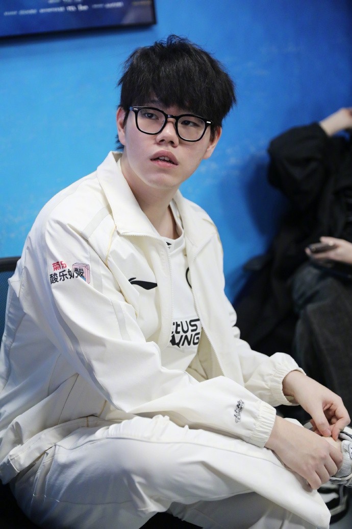 不敌WBG后IG发布赛场返图：折锋未折气，敛志更砺心